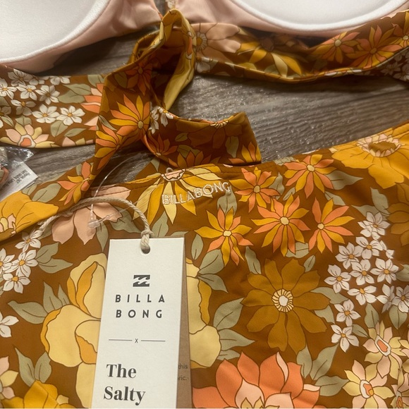 ★ Billabong x Salty Blonde Underwire Bandeau Bikini Top + Lowrider Bikini Bottom - Picture 15 of 17